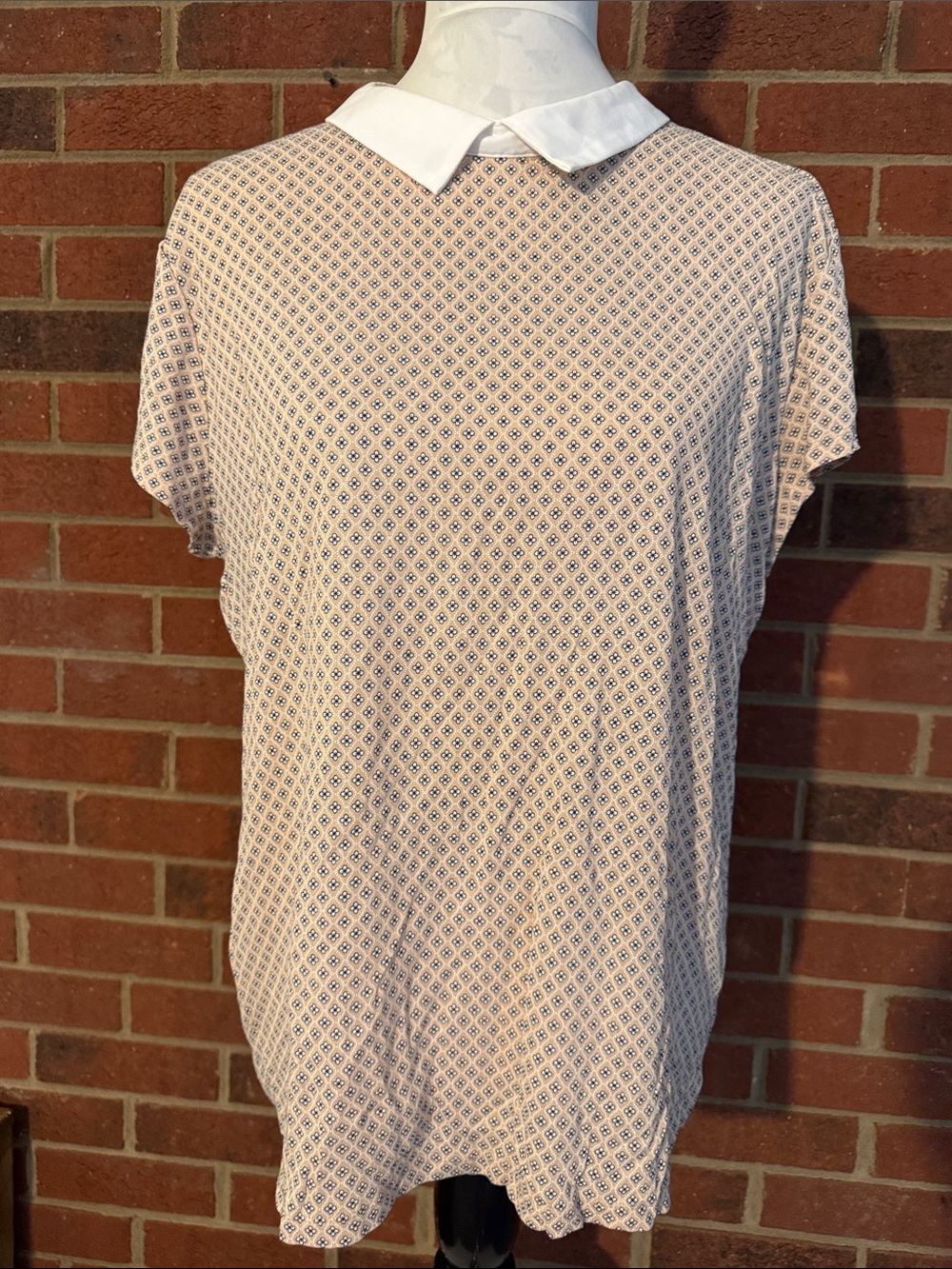 Ann Taylor Mauve w/Blue Geometric Print & White Collar Key Hole Back Closure